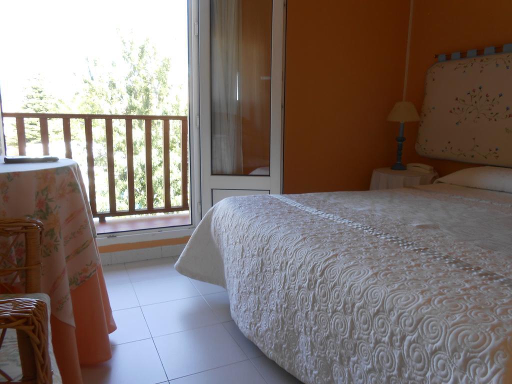 Hostal Burgos Torrecaballeros Esterno foto