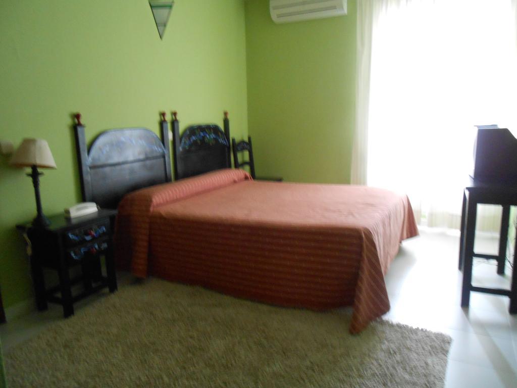 Hostal Burgos Torrecaballeros Esterno foto