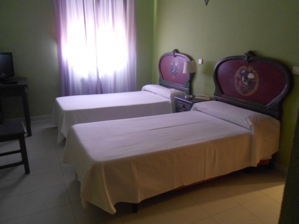 Hostal Burgos Torrecaballeros Esterno foto