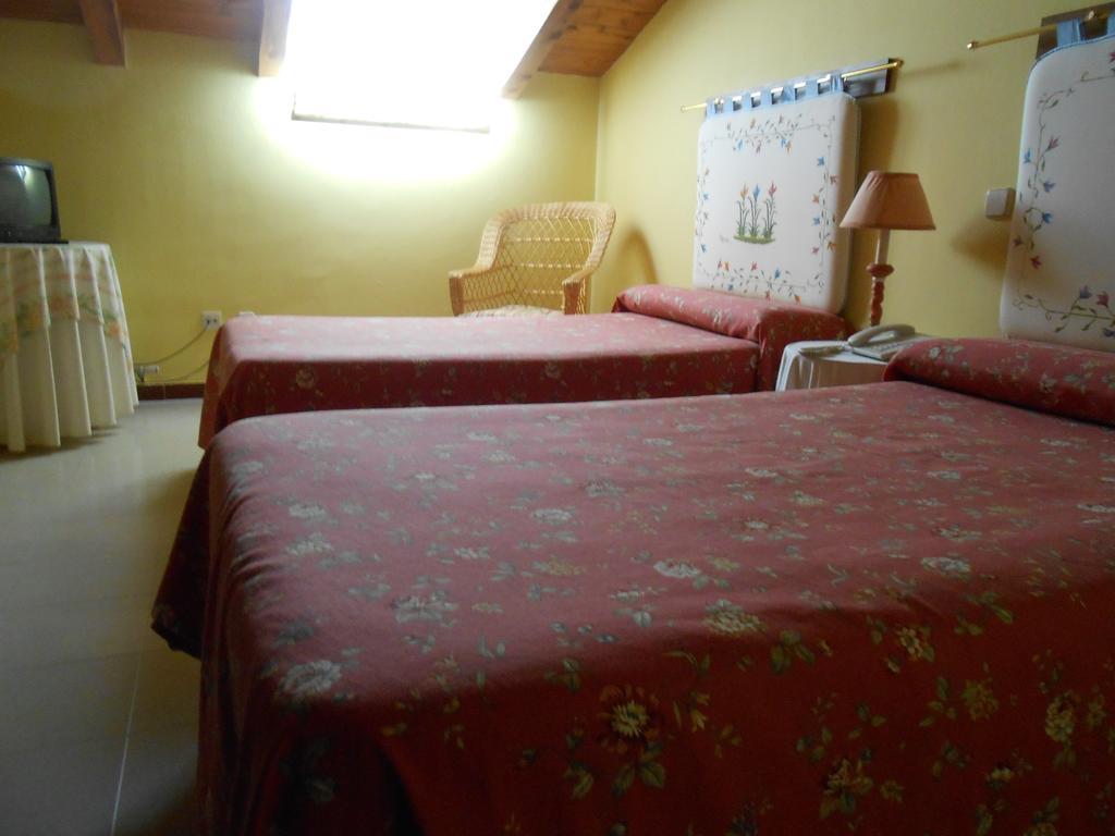 Hostal Burgos Torrecaballeros Camera foto