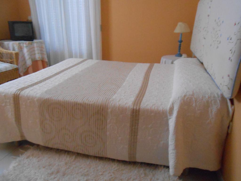 Hostal Burgos Torrecaballeros Esterno foto