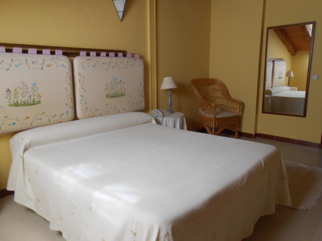 Hostal Burgos Torrecaballeros Camera foto